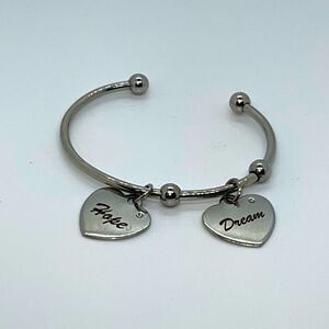 Beautiful Silver Bracelet With “Hope” And “Dream” Charms